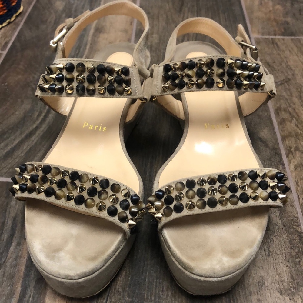 🔥🔥Louboutin suede sandals!🔥🔥 - Picture 2 of 8